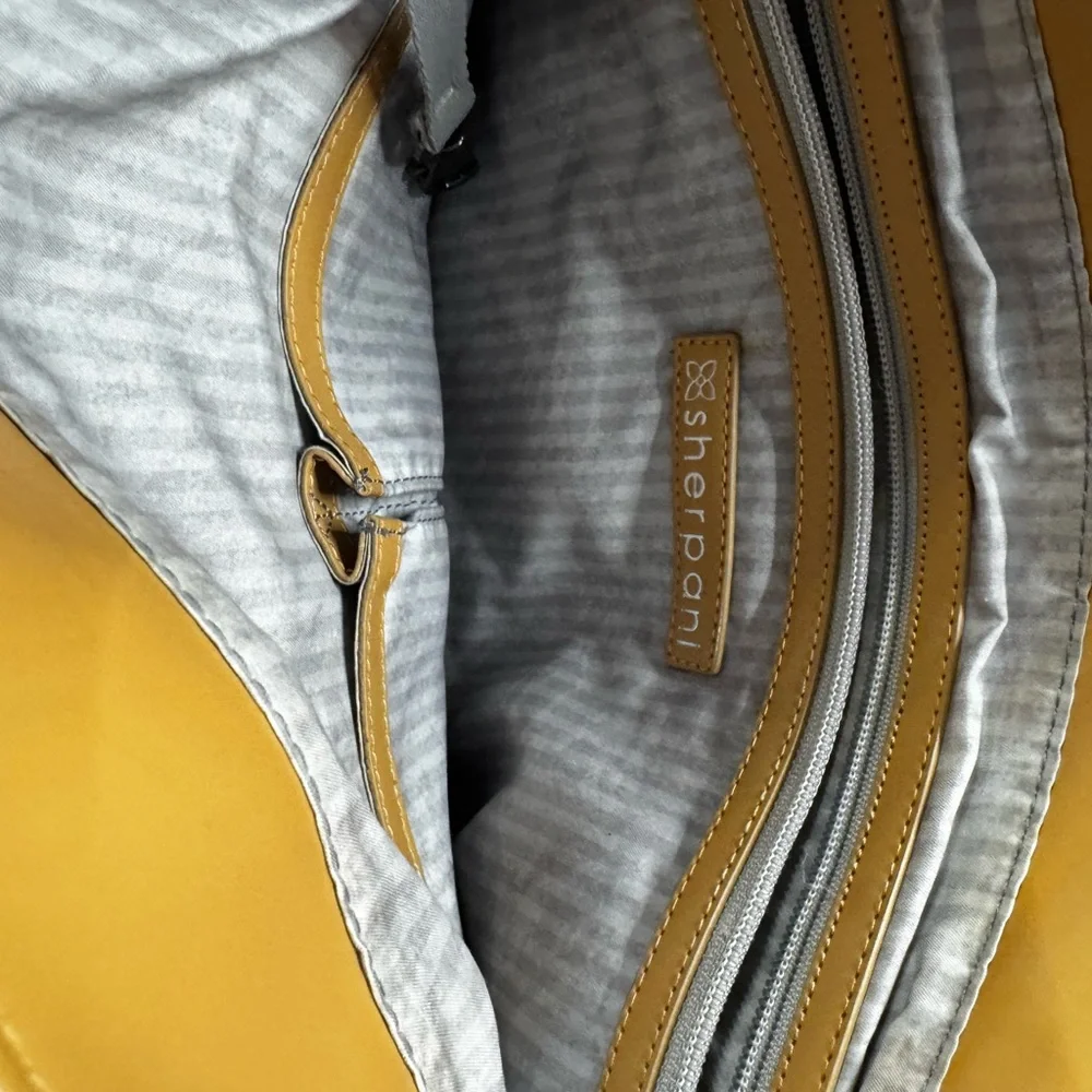 Sherpani Cream and Tan Tote Bag - Picture 6 of 9